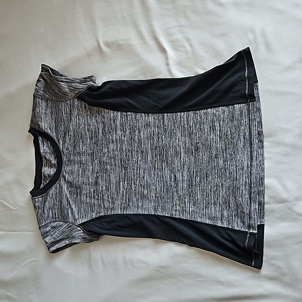 Lululemon Gray Black Short Sleeve Workout Tee Shirt Size 6